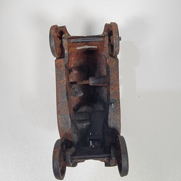Early Antique Cast Iron Toy Car – Arcade Mfg. Co. USA - Picture 6 of 6